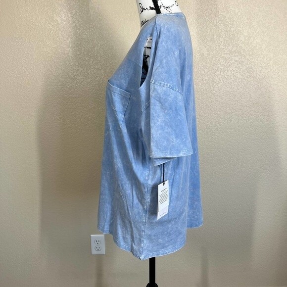 7 for all mankind  light blue tee women  distressed front pocket tee size M boho - Picture 10 of 13